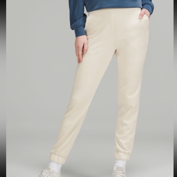 Lululemon Softstreme Relaxed High-RisePant White Opal size 4